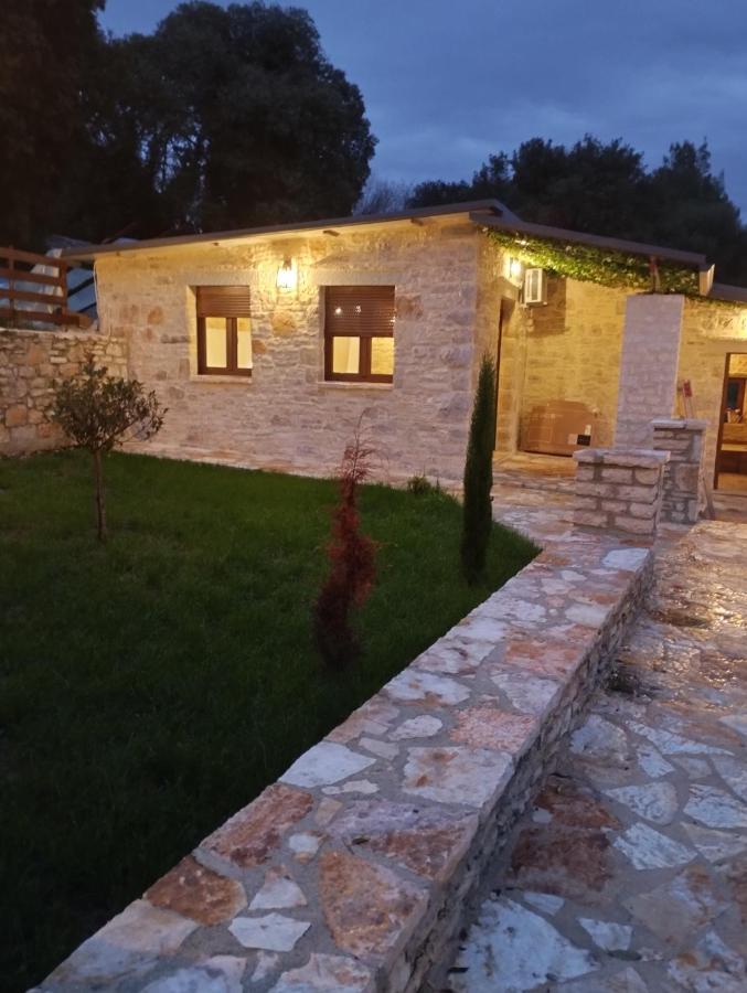 Ekali Stone House Apartmán *
